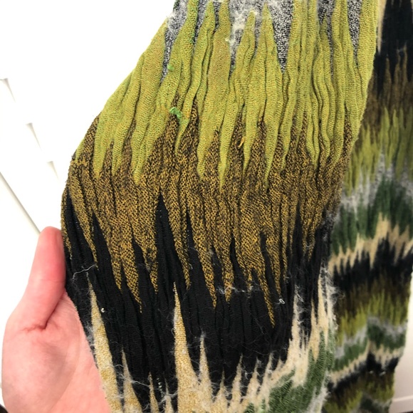20% OFF🌟Tolani Weeds Scarf in Green/Black - Picture 10 of 13
